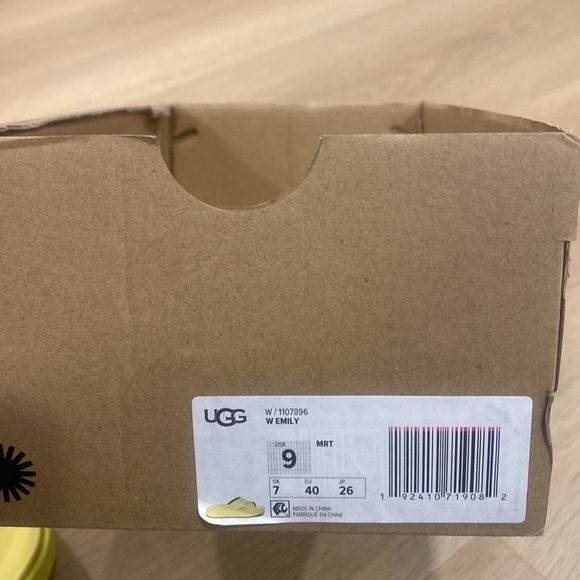 NEW UGG Emily Platform Slide Sandal Yellow Women’s 9 - Picture 2 of 8